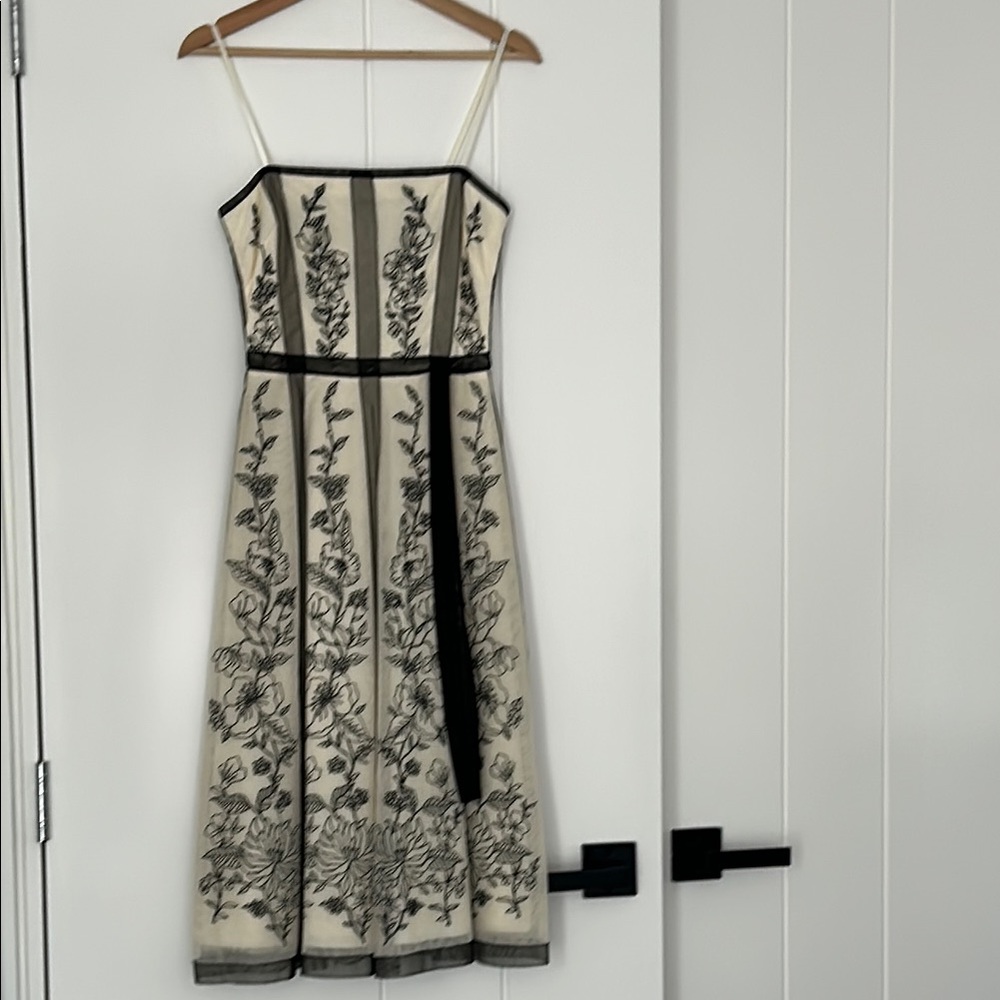 Elegant Floral Embroidered Strapless Dress - Black and Cream